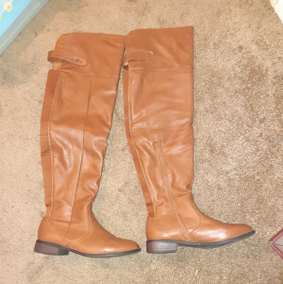 Boots - Picture 1 of 3